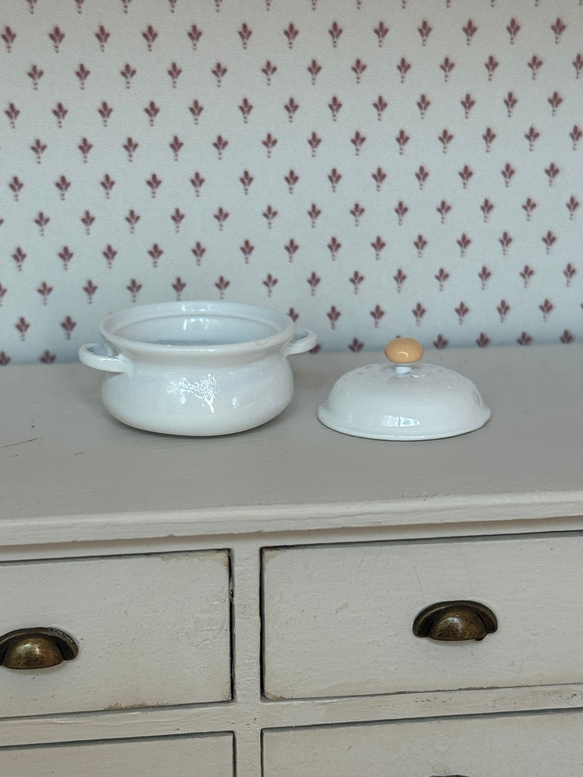 White Metal Cook Pot